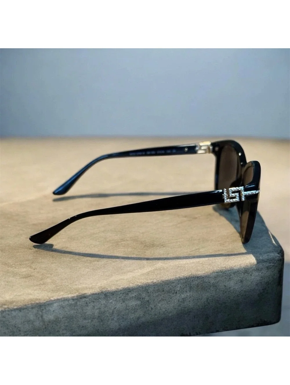 Women's Versace Made In Italy Designer Sunglasses With Original Case